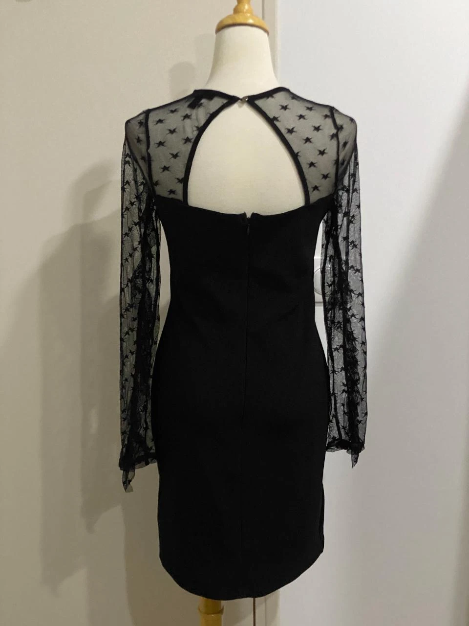 Vestido negro con agujeros y estrellas Jennyfer - Talla M – photo 3
